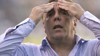 el original homenaje de los hinchas de racing a merlo el original homenaje de los hinchas de racing a merlo