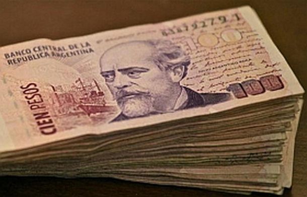¿Los pesos argentinos van a ser impresos en material plástico?