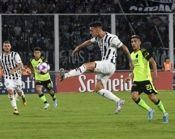 Talleres le dio otro golpe al necesitado Barracas Central