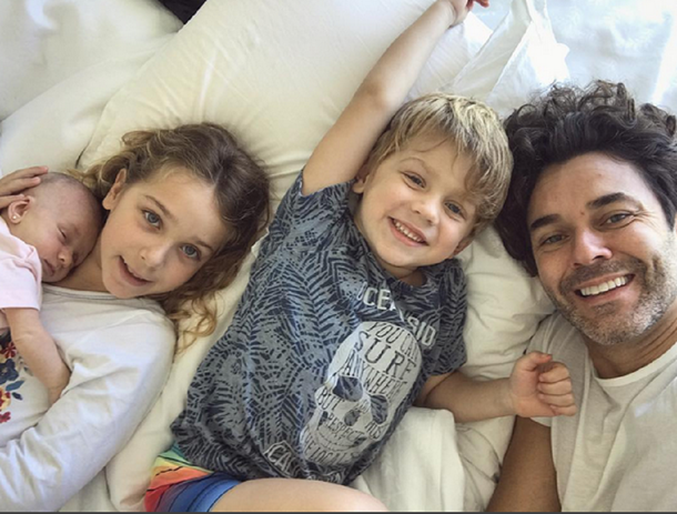 Tierna foto de Mariano Martínez con sus hijos