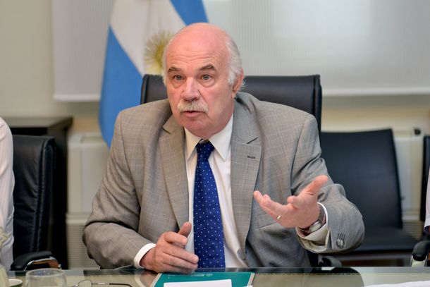 Gobierno critica el paro del agro: Tienen millones de toneladas de soja guardada