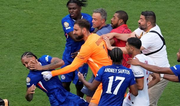 Polémico: el manotazo de Luis Enrique a Joao Pedro tras perder la final del Mundial de Clubes