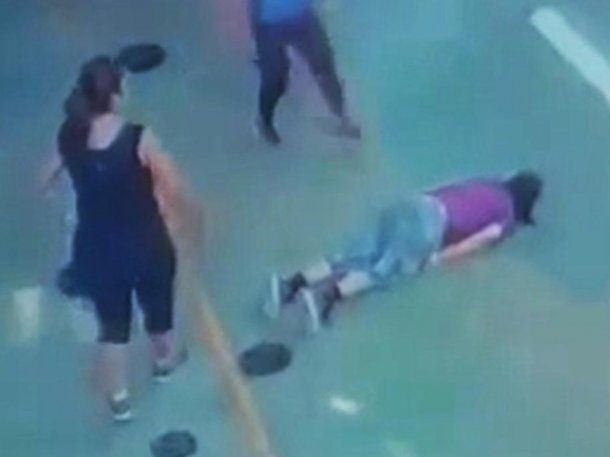 Imágenes sensibles: así murió una mujer mientras entrenaba en un gimnasio