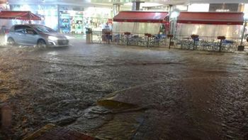 Las calles de Villa Carlos Paz parecían un mar Las calles de Villa Carlos Paz parecían un mar