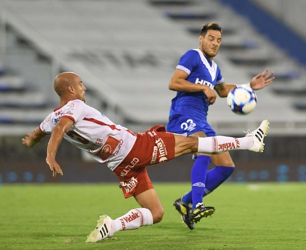 Vélez juega contra Huracán