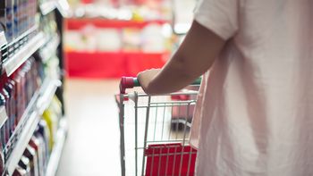 El 65% de los uruguayos gasta entre $8000 y $12000 en cada compra. El 65% de los uruguayos gasta entre $8000 y $12000 en cada compra.