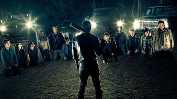 Escena de The Walking Dead en el estreno de su séptima temporada Escena de The Walking Dead en el estreno de su séptima temporada