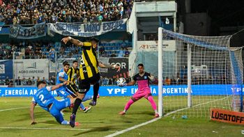 estudiantes (rc) vencio a deportivo madryn en la ida de la final del reducido de la primera nacional estudiantes (rc) vencio a deportivo madryn en la ida de la final del reducido de la primera nacional