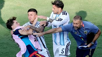 el dt de espana cargo contra la seleccion argentina por los incidentes en la final: intolerable el dt de espana cargo contra la seleccion argentina por los incidentes en la final: intolerable