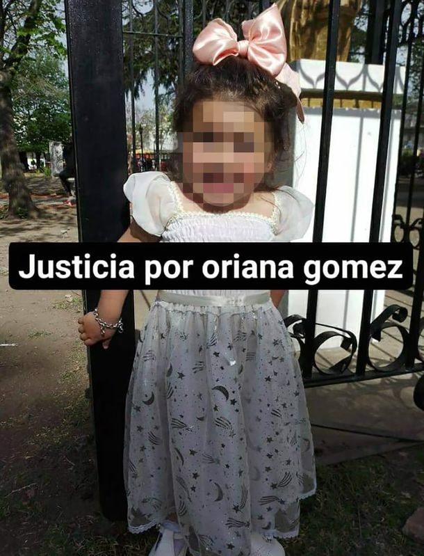 La víctima se encontraba en brazos de su padre al momento del asesinato (Facebook) La víctima se encontraba en brazos de su padre al momento del asesinato (Facebook)