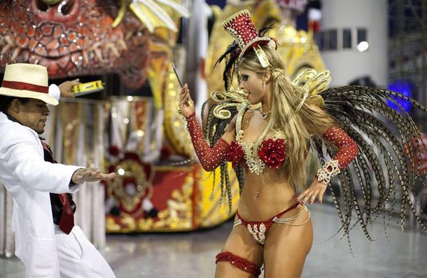 Con casi 500 comparsas, comenzó el carnaval de Río de Janeiro