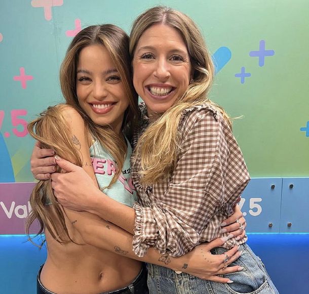 Emilia Mernes visitó los estudios de Vale 97.5 y cantó temas de Floricienta junto a Flor Bertotti