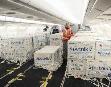 Preparan otro vuelo de Aerolíneas Argentinas para ir a buscar más vacunas Sputnik V
