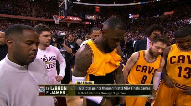 LeBron James mostró de más frente a las cámaras durante la final de la NBA