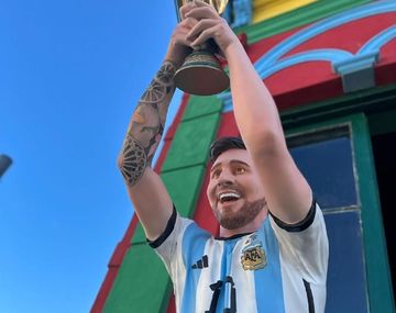 La estatua de Lionel Messi en Caminito