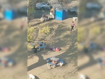 Fuertes videos: un muerto y tres heridos luego de un ataque a tiros en Fuerte Apache