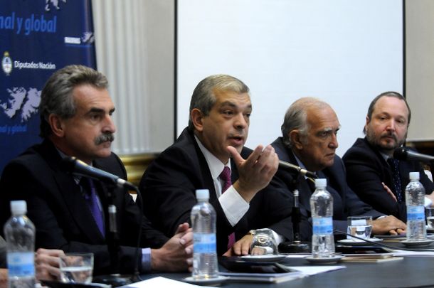 Quienes no están en las listas del FpV, están en contra