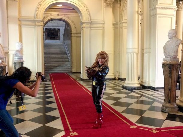 ¿Quién es la Tigresa del Oriente, la cantante que copó la Casa Rosada?