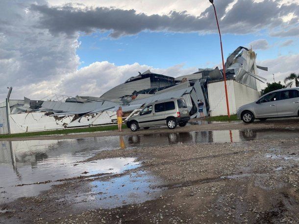 La combinación de lluvias y viento provocó destrozos La combinación de lluvias y viento provocó destrozos