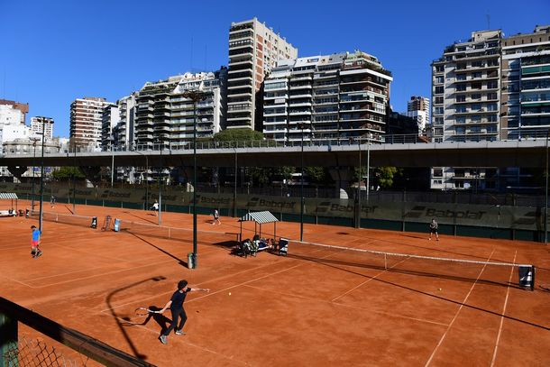 El gobierno nacional habilit&oacute; la pr&aacute;ctica no competitiva de tenis