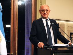 timerman: percibo en la posicion inglesa un fuerte olor a petroleo timerman: percibo en la posicion inglesa un fuerte olor a petroleo