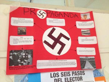 Denuncian la aparición de carteles con una cruz esvástica en un colegio