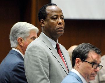 Liberan al médico acusado de asesinar a Michael Jackson