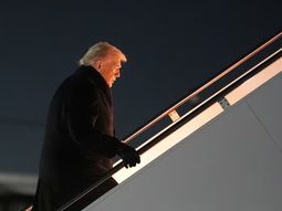 el avion que llevaba a donald trump al foro de davos tuvo que regresar a la base andrews por falla electrica el avion que llevaba a donald trump al foro de davos tuvo que regresar a la base andrews por falla electrica