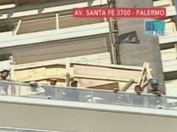 cayo un montacargas en un edificio en construccion: hay tres obreros heridos cayo un montacargas en un edificio en construccion: hay tres obreros heridos