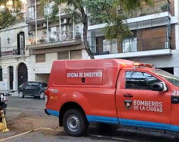 El fuego se desató en el octavo piso de un edificio sobre la calle Moldes.