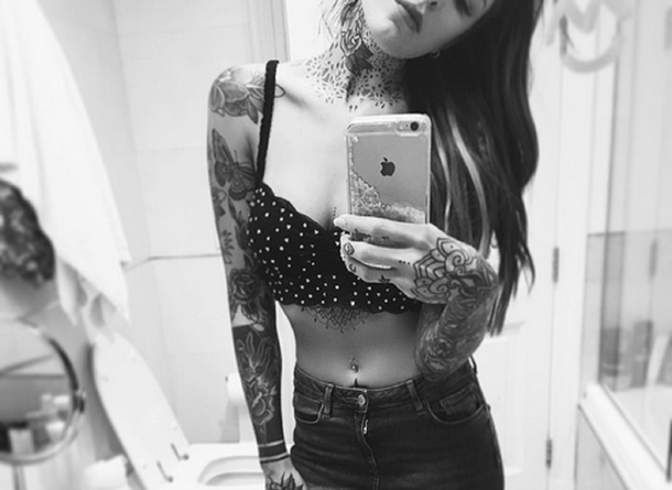 Cande Tinelli: foto sexy y melancolía con una imagen retro