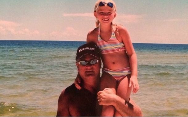 Su papá murió hace 5 años pero le dejó un regalo que emociona a todos