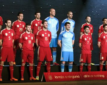 España presentó su nueva camiseta para el Mundial