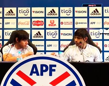 Los mellizos Romero se divirtieron ante la prensa