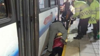 grave accidente en el metrobus de vicente lopez: deberan amputarle el brazo a una mujer de 78 anos grave accidente en el metrobus de vicente lopez: deberan amputarle el brazo a una mujer de 78 anos