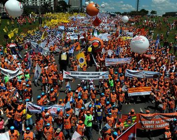 Trabajadores reclaman la reducción de la jornada laboral en Brasil