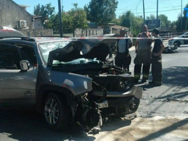 Murieron dos policías de la Bonaerense tras chocar su moto contra una camioneta