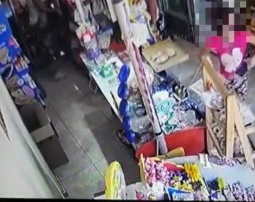Una nena de 10 años le robó el celular a una kiosquera