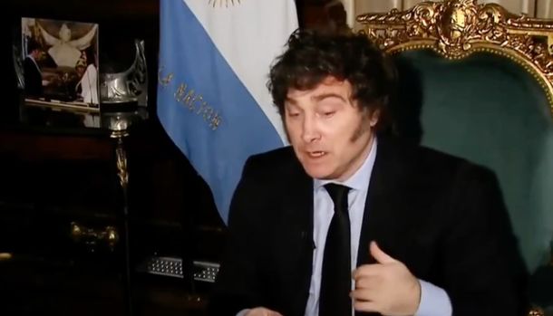 Javier Milei tildó a Pedro Sánchez de cobarde y lo acusó de esconderse debajo de las polleras de las mujeres