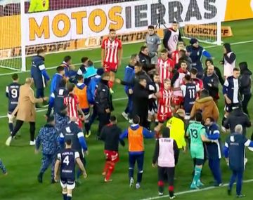 Batalla campal en el final de Gimnasia vs Barracas Central por la Copa Argentina