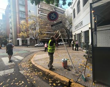 Las autoridades de la Ciudad retiraron los carteles que delimitaban estacionamientos falsos para personas con discapacidad