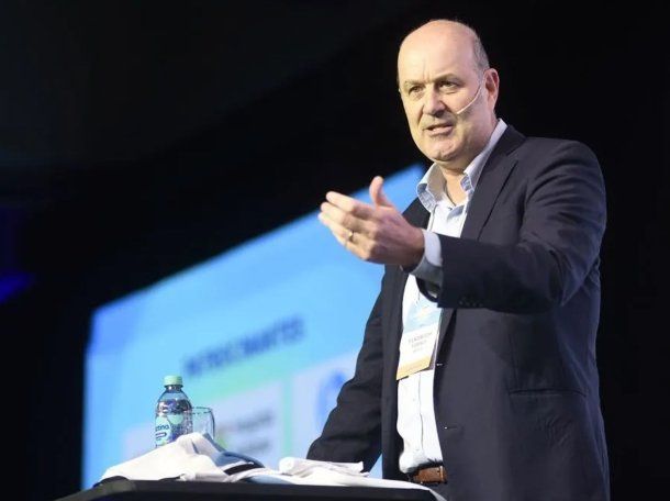 Federico Sturzenegger, crítico por la falta de exportaciones mineras: Somos unos pelo...