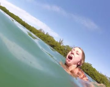 Graba su ataque de nervios al ver un manatí