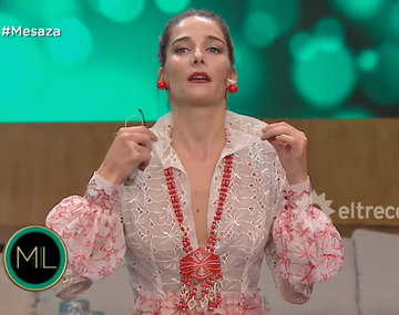 Juana Viale salió con una camisa transparente: esperan que Mirtha Legrand no haya infartado