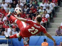 video: el espectacular gol de chilena de afuera de la area en la eurocopa video: el espectacular gol de chilena de afuera de la area en la eurocopa