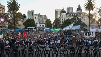 Masiva convocatoria de organizaciones políticas y sociales en repudio al beneficio al 2x1 a los genocidas. Masiva convocatoria de organizaciones políticas y sociales en repudio al beneficio al 2x1 a los genocidas.