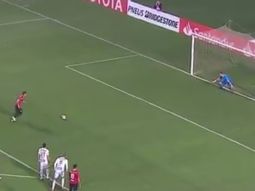 Maxi Meza desperdició un penal frente a Santos