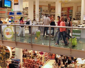 Las ventas de los comercios acumulan baja de 3% en lo que va de 2017