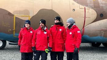 El presidente Luis Lacalle Pou visitó la Antártida junto a sus hijos y se desató la polémica por el Frente Amplio. El presidente Luis Lacalle Pou visitó la Antártida junto a sus hijos y se desató la polémica por el Frente Amplio.