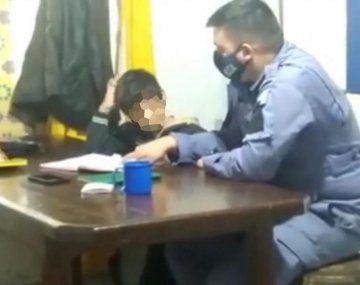 Una madre se cansó de que su hijo no haga los deberes y llamó a la policía